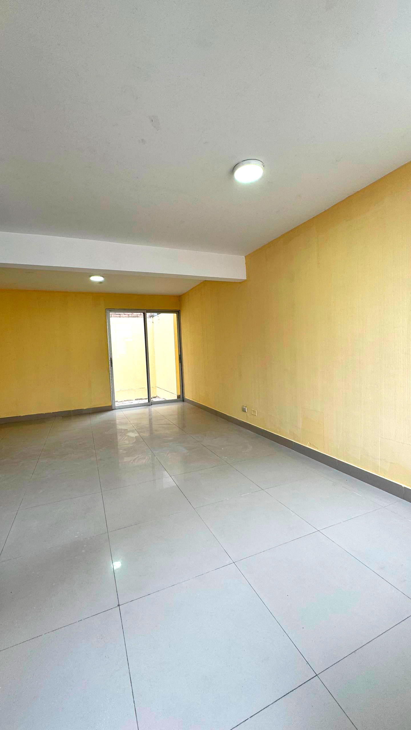 SE ALQUILA CASA DE 2 PISOS EN VILLA CLUB 4, CARABAYLLO