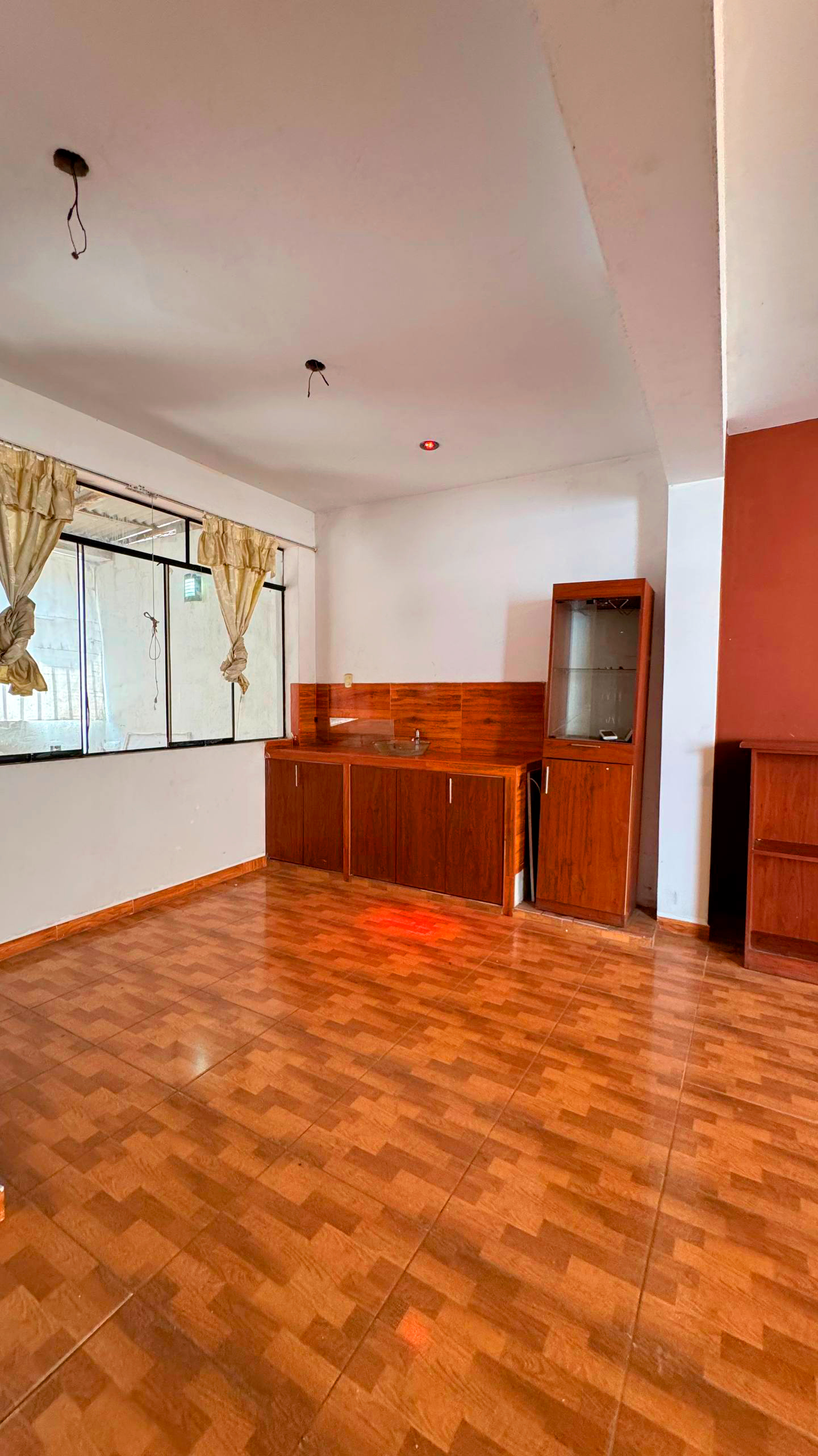 SE VENDE CASA A PRECIO DE TERRENO EN COLLIQUE 4TA ZONA, COMAS