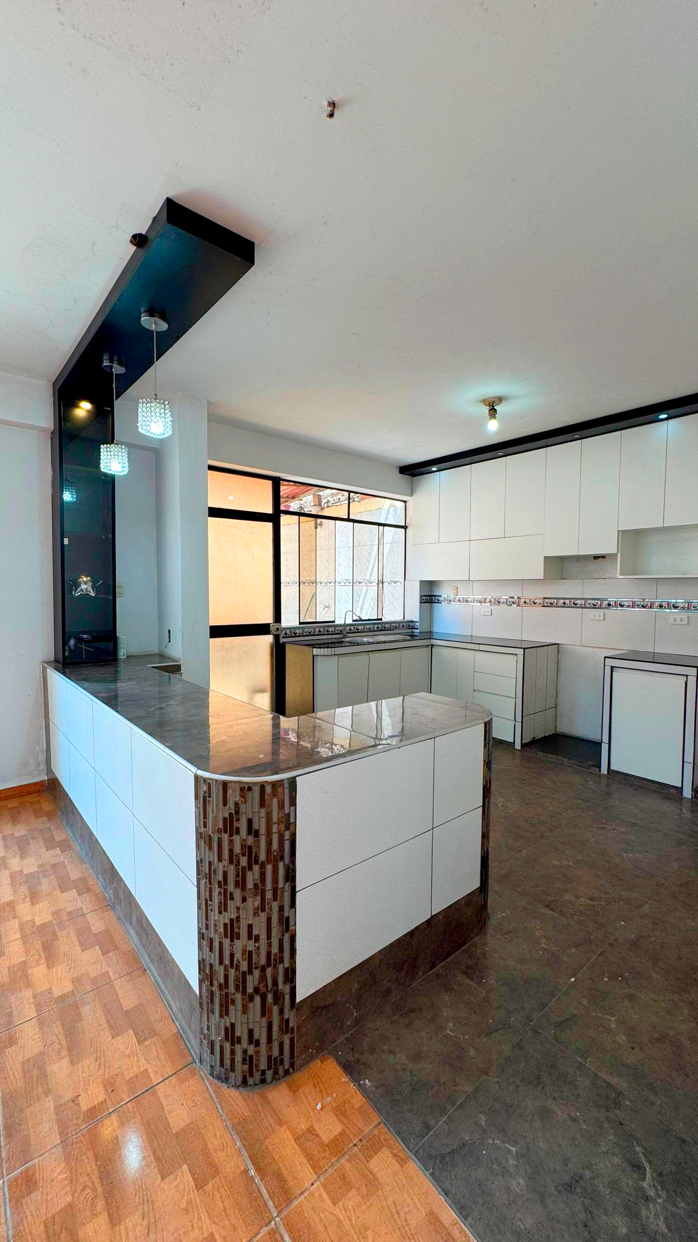 SE VENDE CASA A PRECIO DE TERRENO EN COLLIQUE 4TA ZONA, COMAS