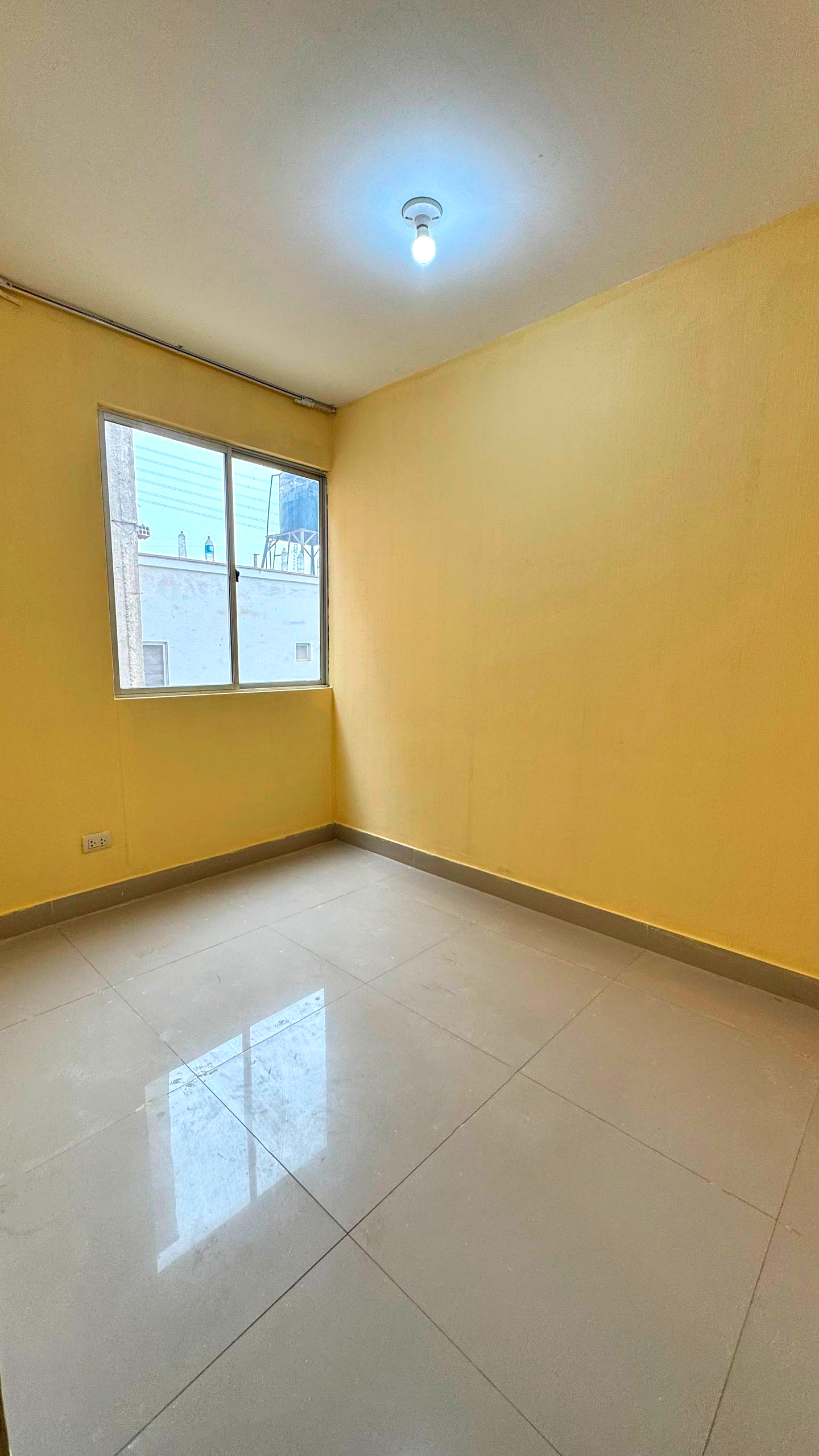 SE ALQUILA CASA DE 2 PISOS EN VILLA CLUB 4, CARABAYLLO