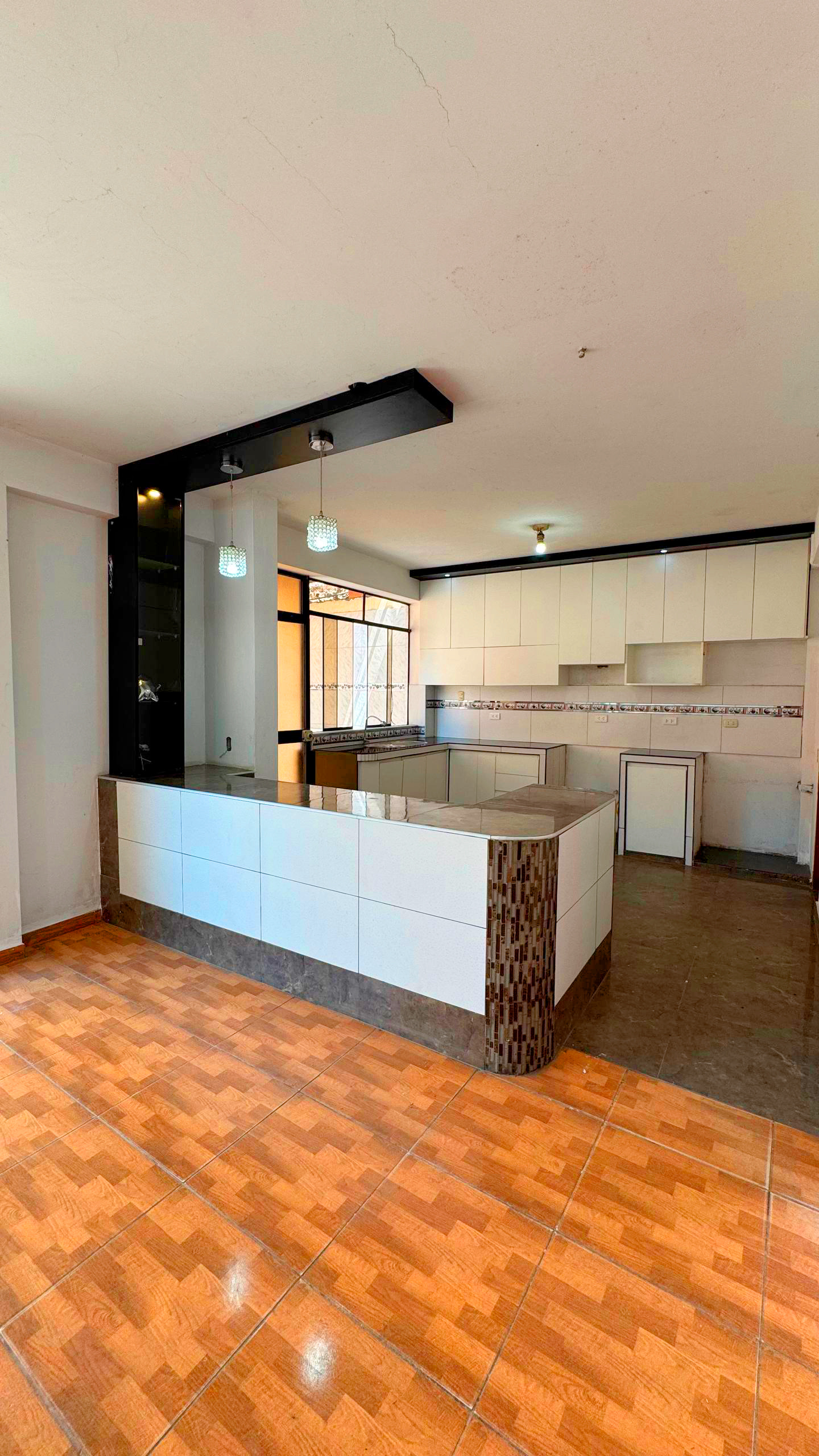 SE VENDE CASA A PRECIO DE TERRENO EN COLLIQUE 4TA ZONA, COMAS