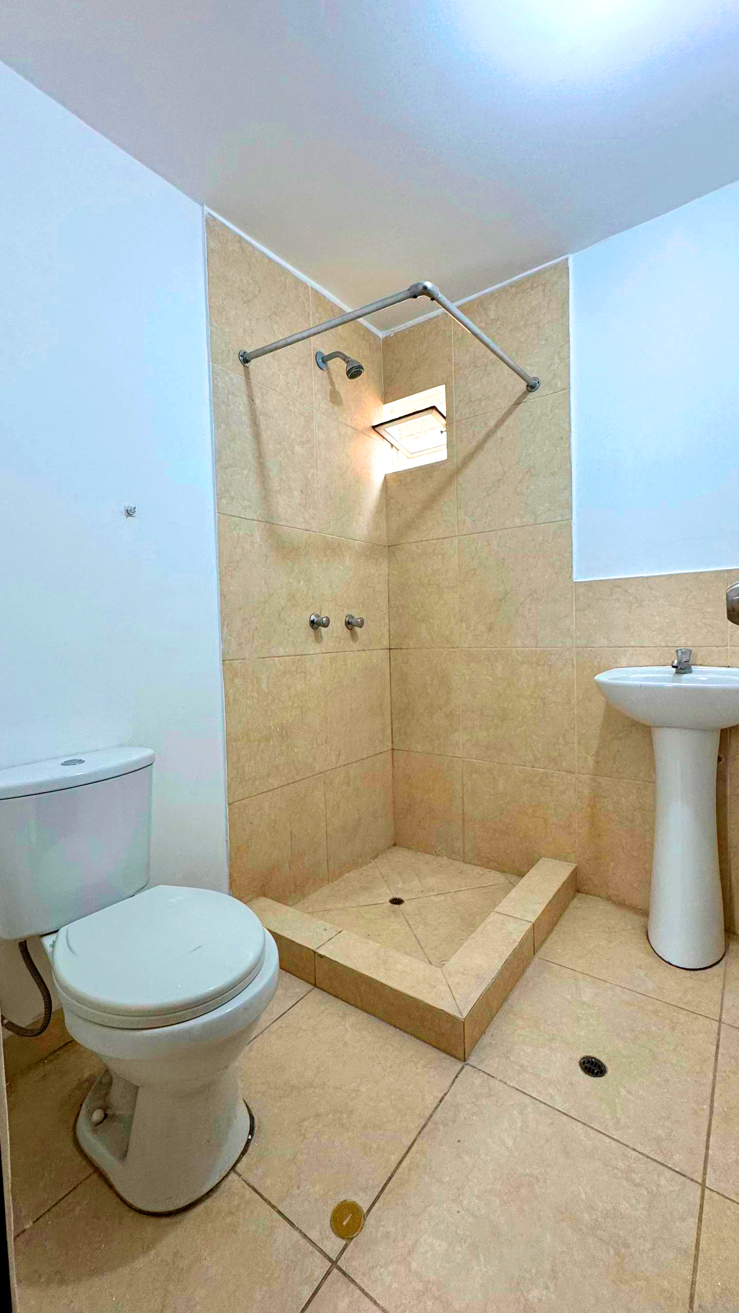 SE ALQUILA CASA DE 2 PISOS EN VILLA CLUB 4, CARABAYLLO