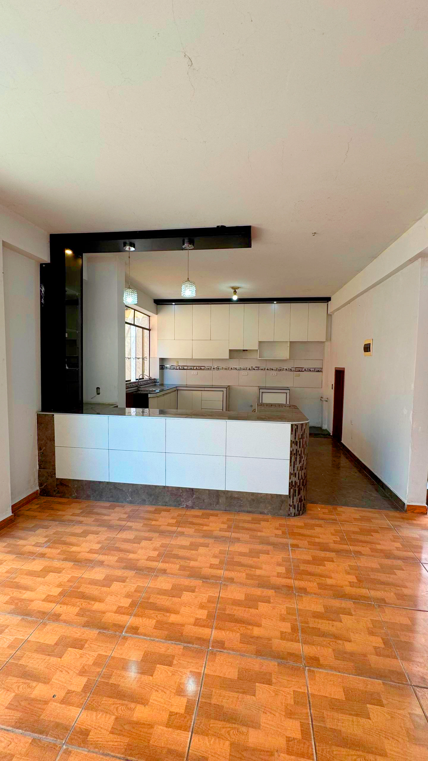 SE VENDE CASA A PRECIO DE TERRENO EN COLLIQUE 4TA ZONA, COMAS